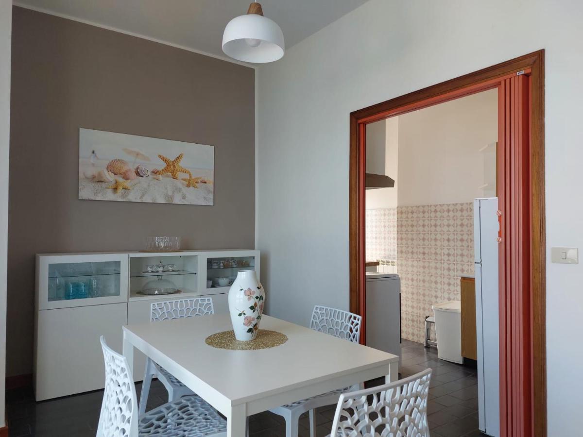 Maremare, Really On The Beach, With Private Parking Savona Exterior photo
